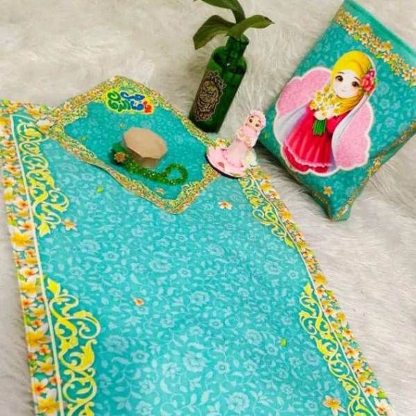 ست سجاده و جانماز و کیف مخمل مهدوی دخترانه به رنگ سبز